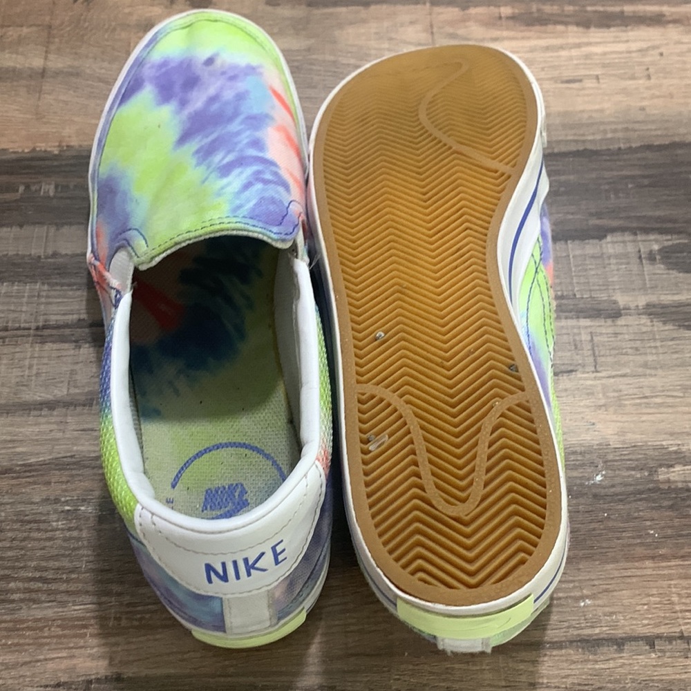 Nike Women’s Tie Dye Slip Ons Size 11 - Picture 4 of 5